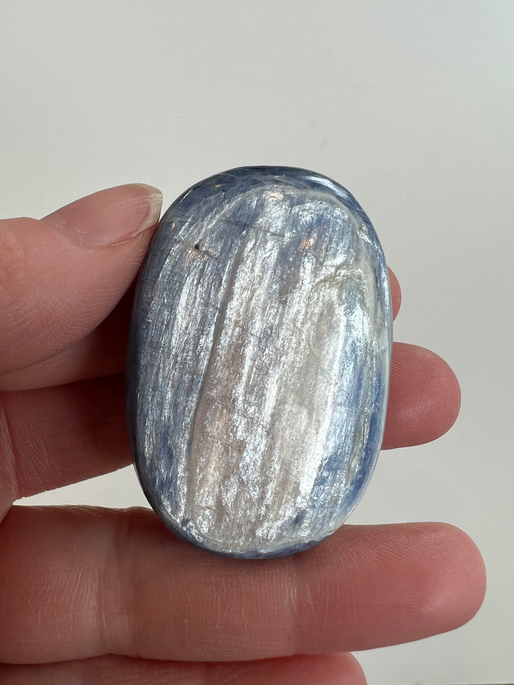 Kyanite Palmstone (4)