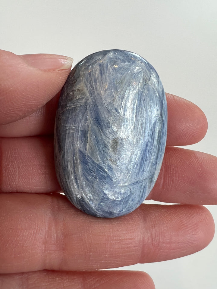 Kyanite Palmstone (7)