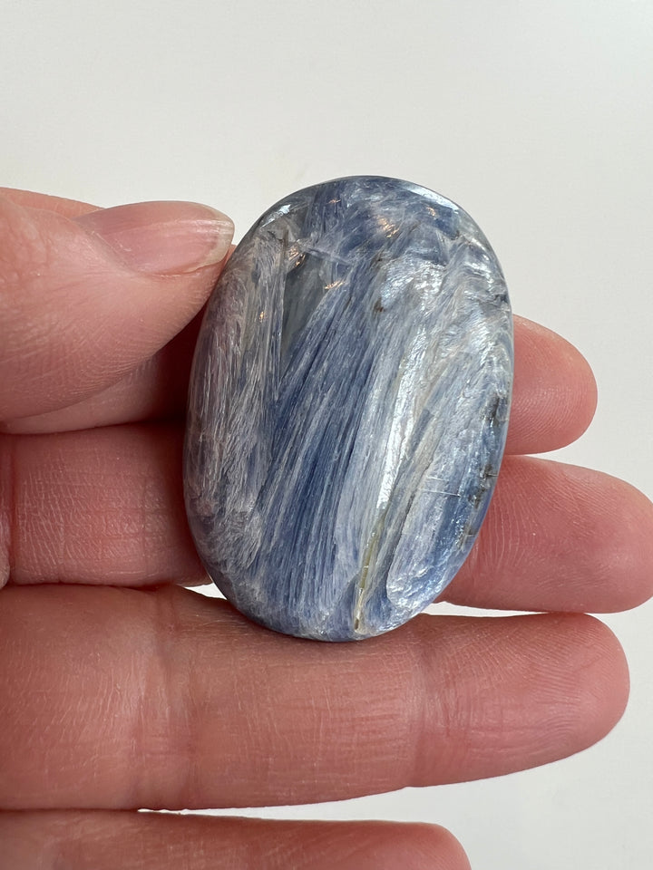 Kyanite Palmstone (7)