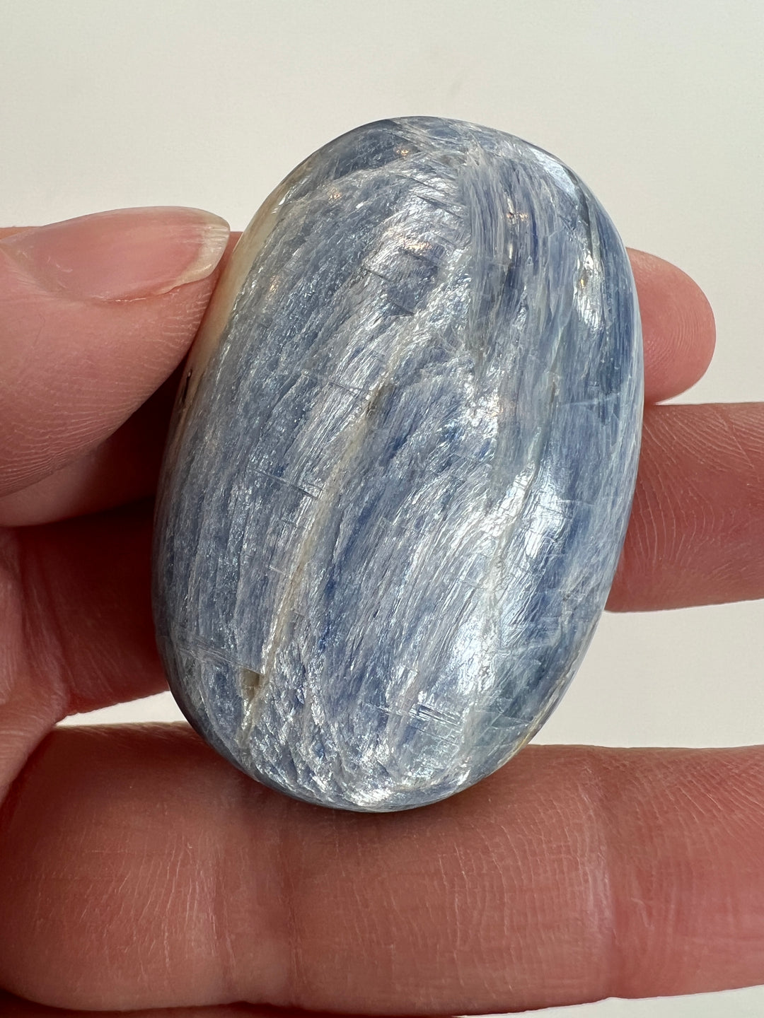 Kyanite Palmstone (1)