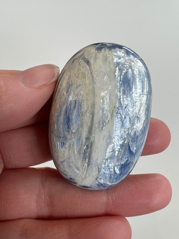 Kyanite Palmstone (4)