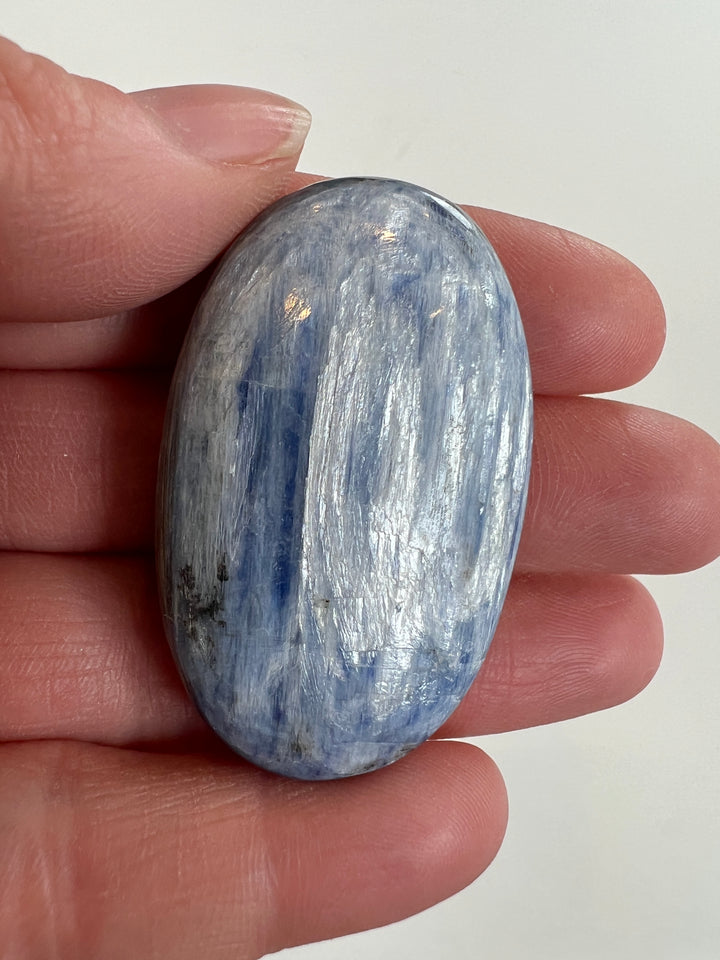 Kyanite Palmstone (5)