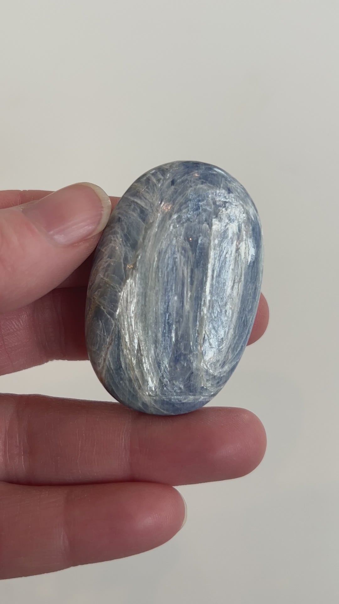 Kyanite Palmstone (1)