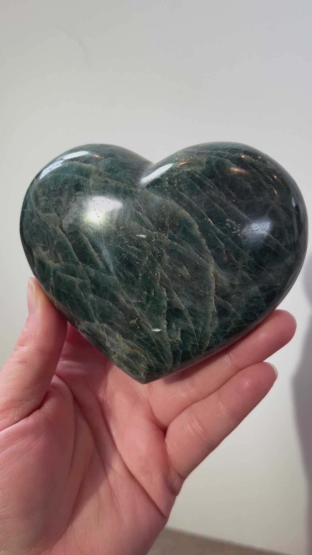 XL Apatite Heart (16) 1lb 9.3oz