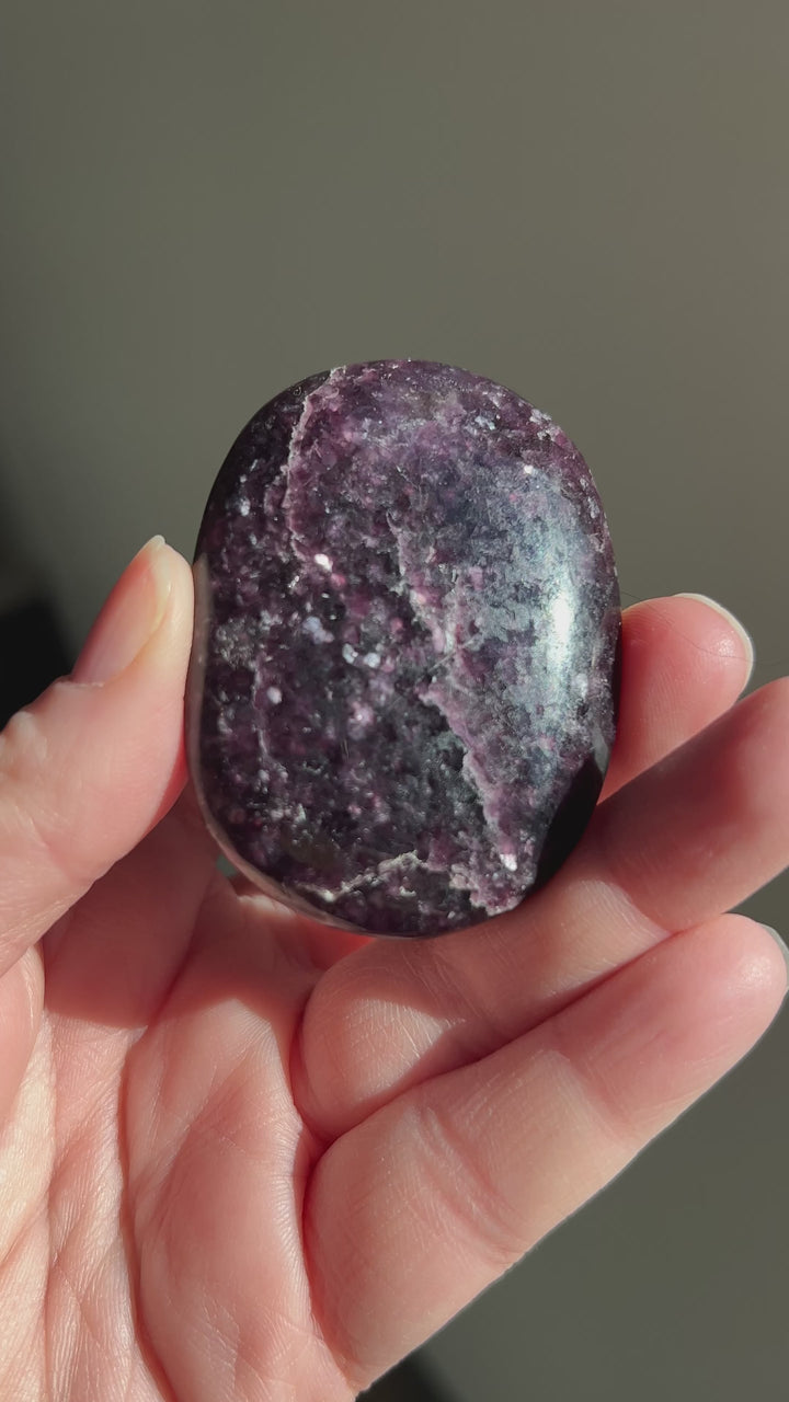 Lepidolite Palmstone 1